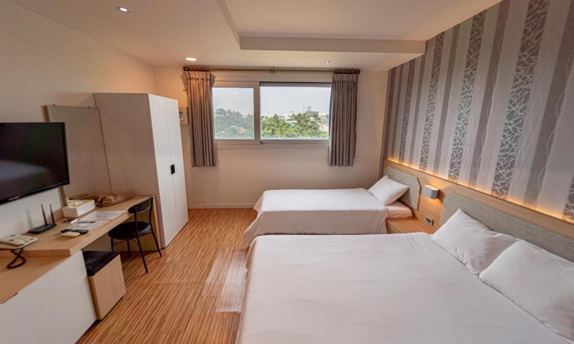 Aurora Hotel เมืองเชจู ภายนอก รูปภาพ
