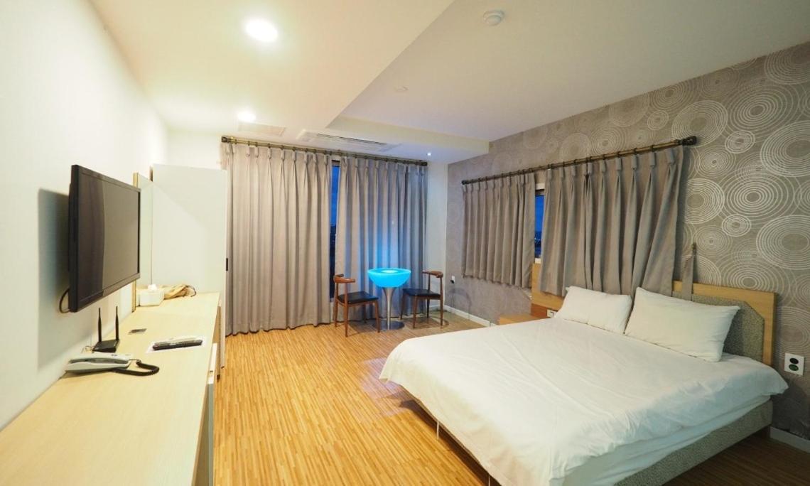 Aurora Hotel เมืองเชจู ภายนอก รูปภาพ