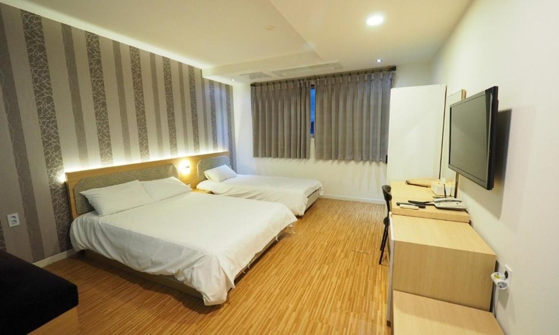 Aurora Hotel เมืองเชจู ภายนอก รูปภาพ