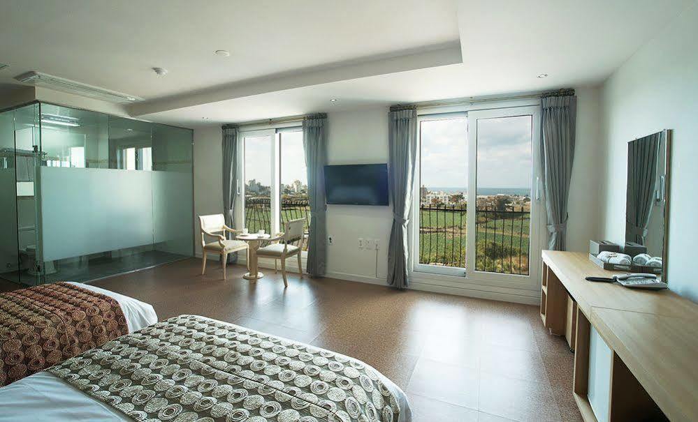 Aurora Hotel เมืองเชจู ภายนอก รูปภาพ