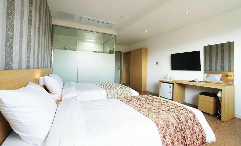 Aurora Hotel เมืองเชจู ภายนอก รูปภาพ